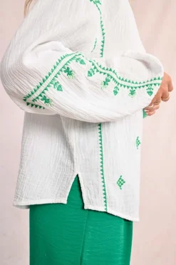 Blouse en popeline brodé