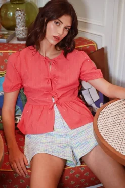 Blouse parsemée de strass à nouer