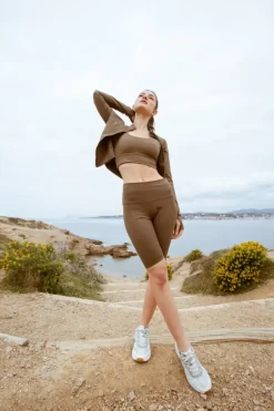 Brassière de sport, bretelles croisées