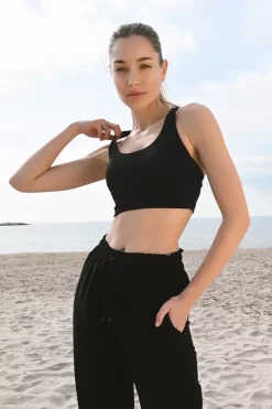 Brassière de sport, bretelles croisées