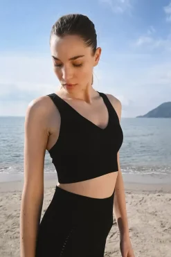 Brassière de sport, bretelles croisées