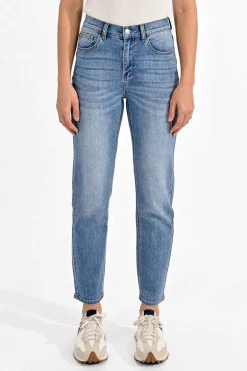 Jean mom