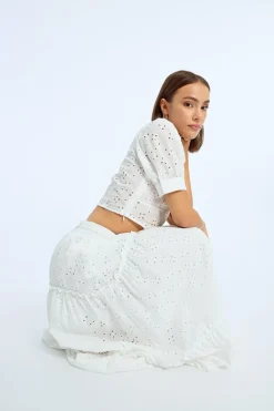 Jupe longue à broderies anglaises