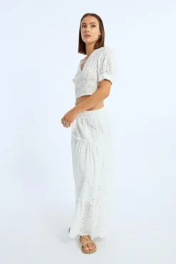 Jupe longue à broderies anglaises