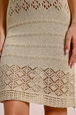 Mini-robe de plage en crochet