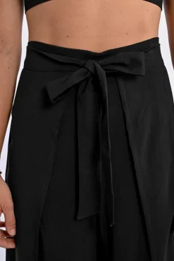Pantalon fluide, ceinture à nouer