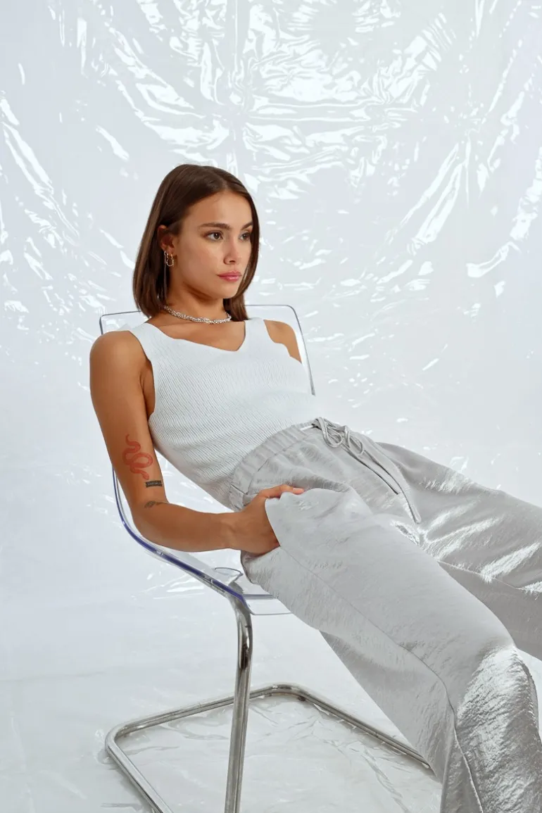 Pantalon large et satiné