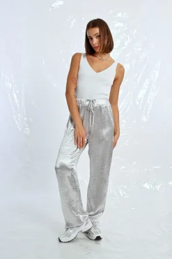 Pantalon large et satiné