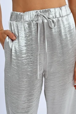 Pantalon large et satiné