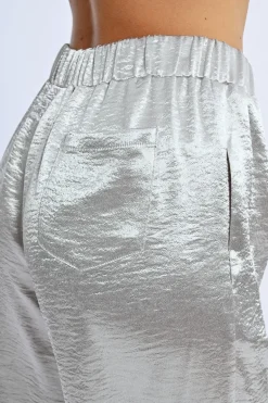 Pantalon large et satiné