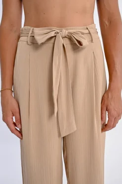 Pantalon taille haute, taille à nouer