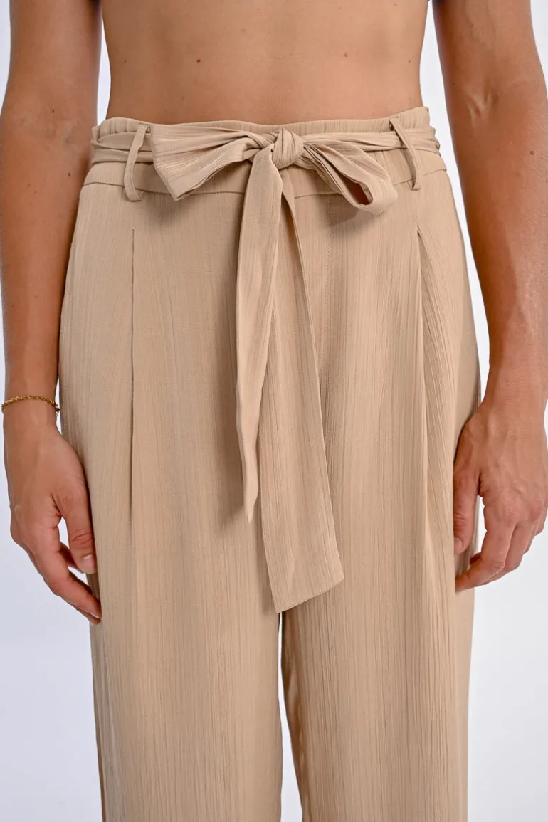 Pantalon taille haute, taille à nouer