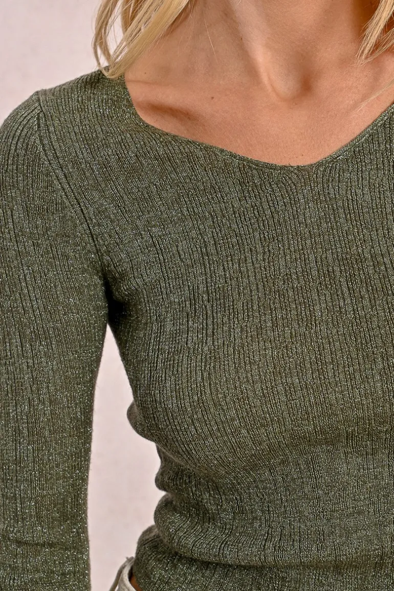 Pull ajusté en maille et col large
