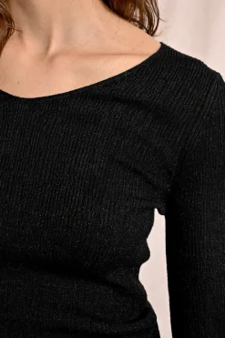 Pull ajusté en maille et col large