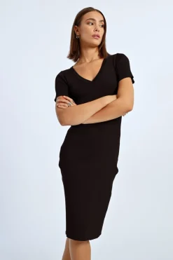 Robe ajustée, c艙ur ouvert au dos