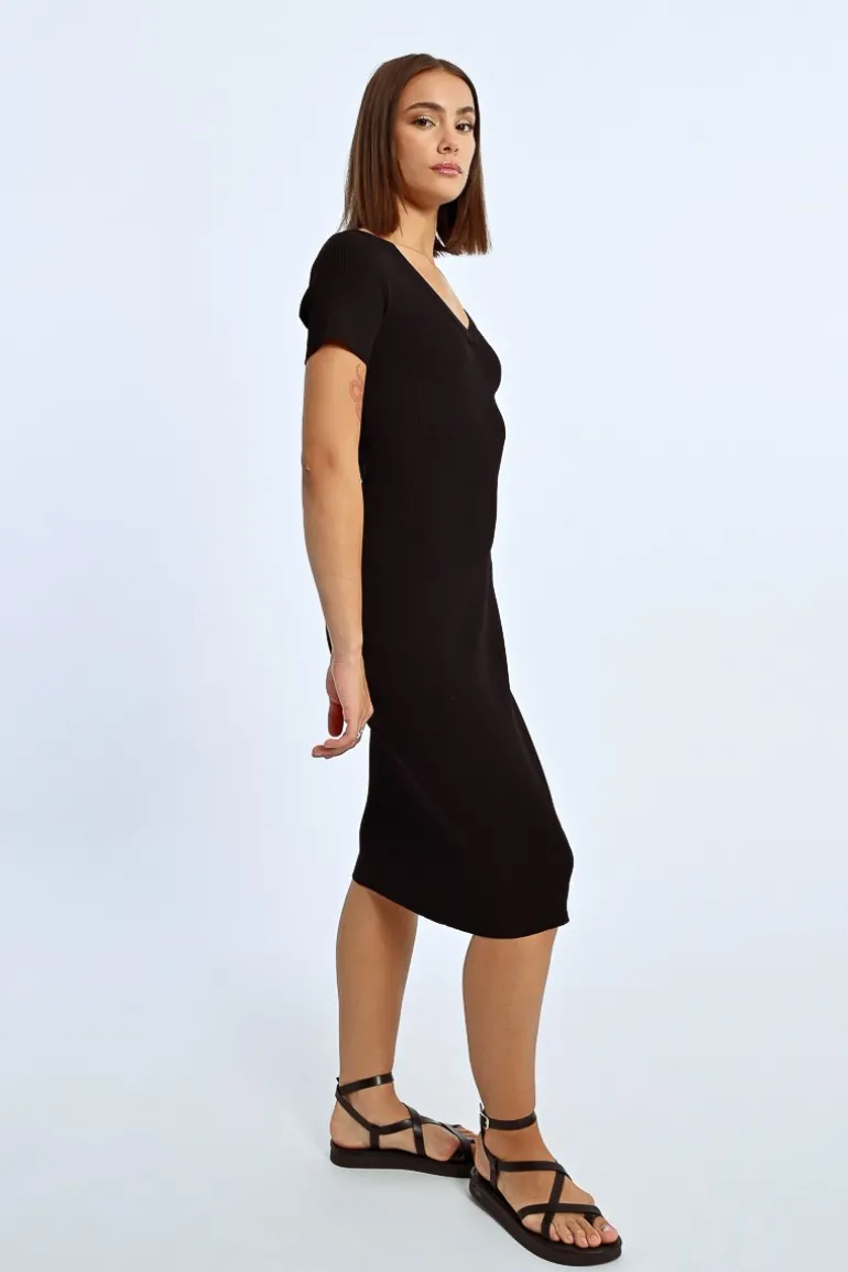 Robe ajustée, c艙ur ouvert au dos
