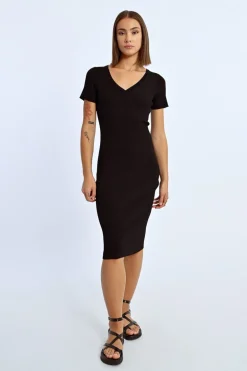 Robe ajustée, c艙ur ouvert au dos