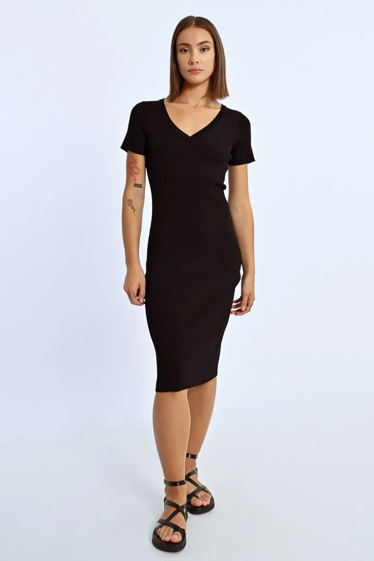 Robe ajustée, c艙ur ouvert au dos