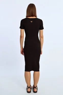 Robe ajustée, c艙ur ouvert au dos