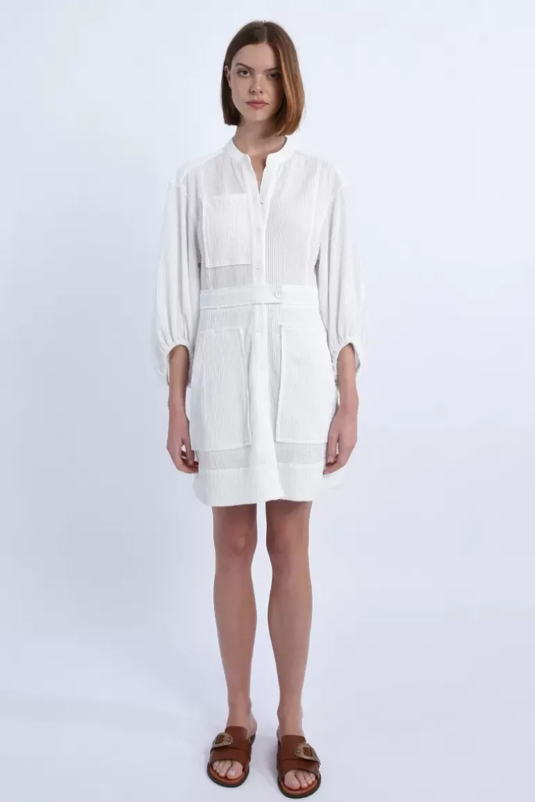 Robe blanche à manches bouffantes