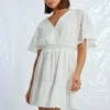 Robe courte à broderies anglaises