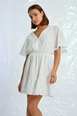 Robe courte à broderies anglaises
