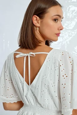 Robe courte à broderies anglaises