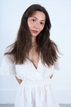 Robe courte à broderies anglaises