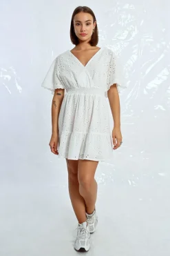 Robe courte à broderies anglaises