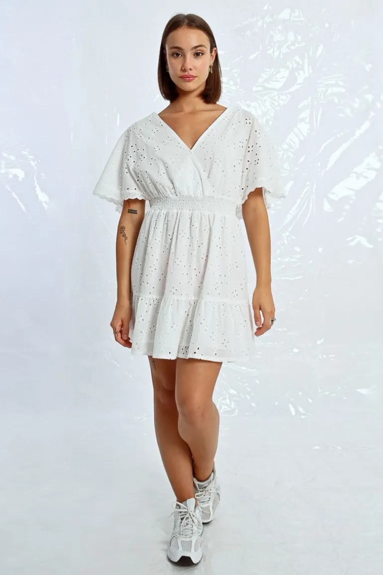 Robe courte à broderies anglaises