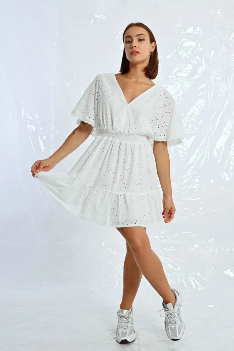Robe courte à broderies anglaises