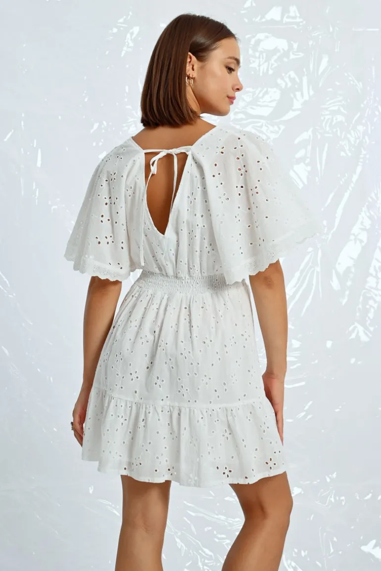 Robe courte à broderies anglaises