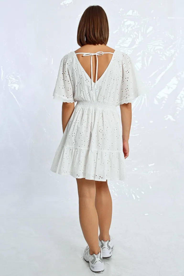 Robe courte à broderies anglaises