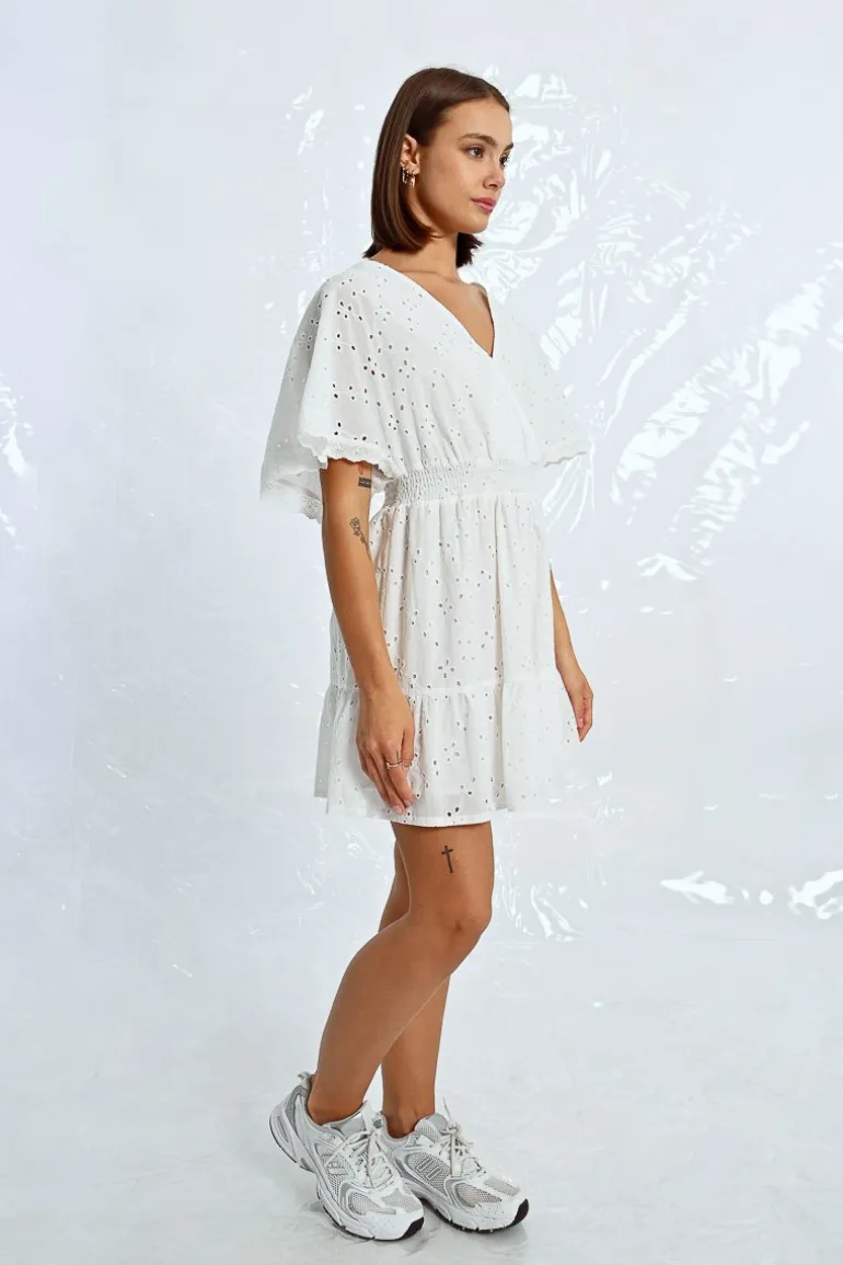 Robe courte à broderies anglaises