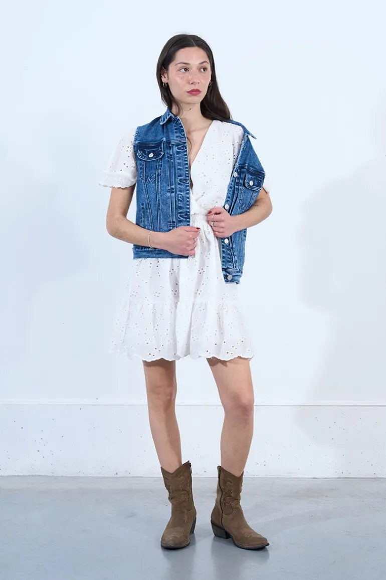 Robe courte à broderies anglaises