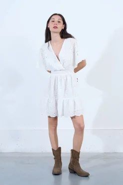 Robe courte à broderies anglaises