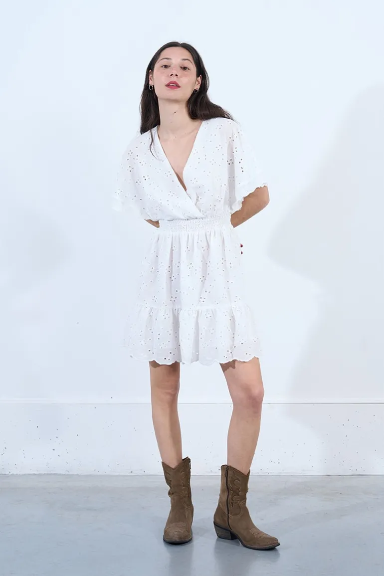 Robe courte à broderies anglaises