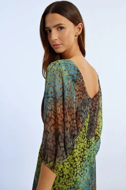 Robe courte à manches 3/4
