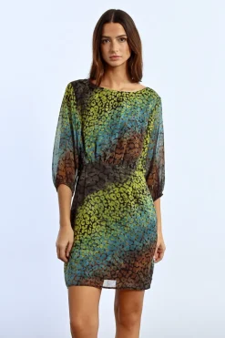 Robe courte à manches 3/4