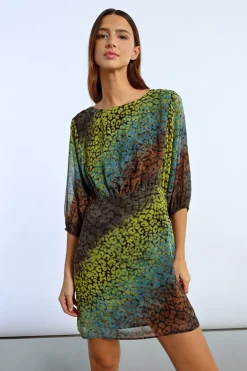 Robe courte à manches 3/4