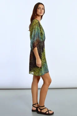 Robe courte à manches 3/4