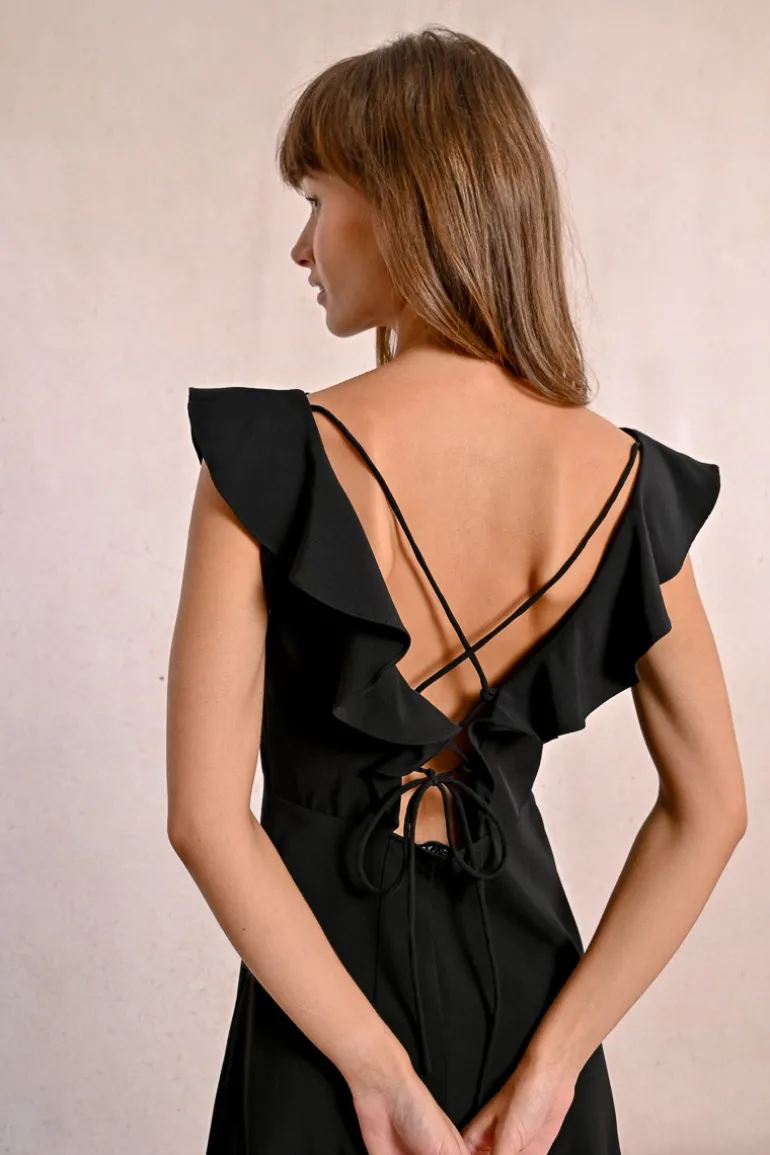 Robe courte, dos lacets