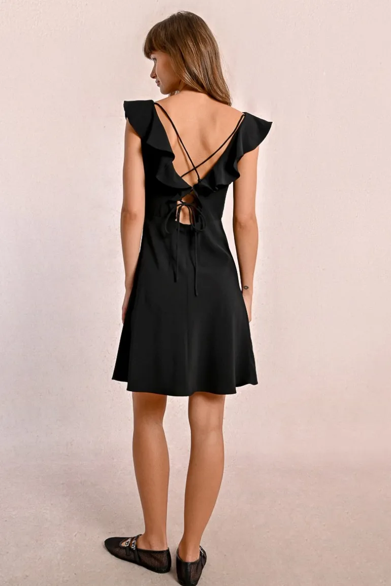 Robe courte, dos lacets