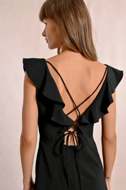 Robe courte, dos lacets