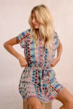 Robe courte, en semi-transparence