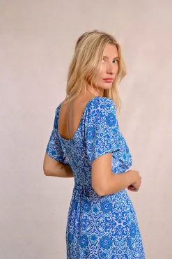 Robe courte, fendue et imprimée