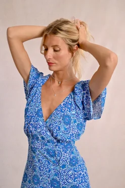 Robe courte, fendue et imprimée