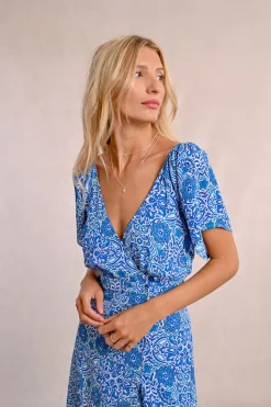 Robe courte, fendue et imprimée