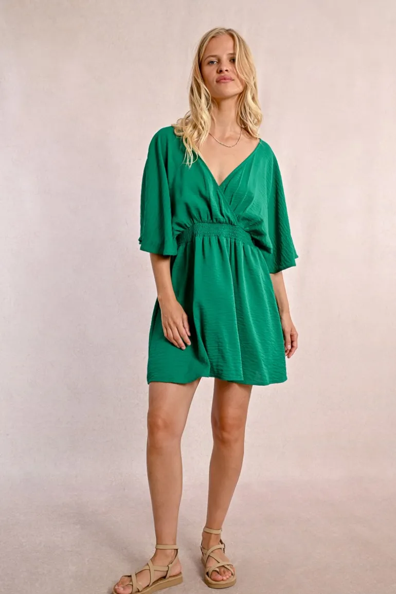 Robe courte fluide élastiquée à la taille et dos nu