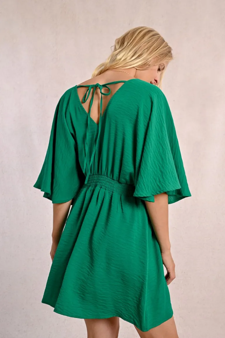 Robe courte fluide élastiquée à la taille et dos nu
